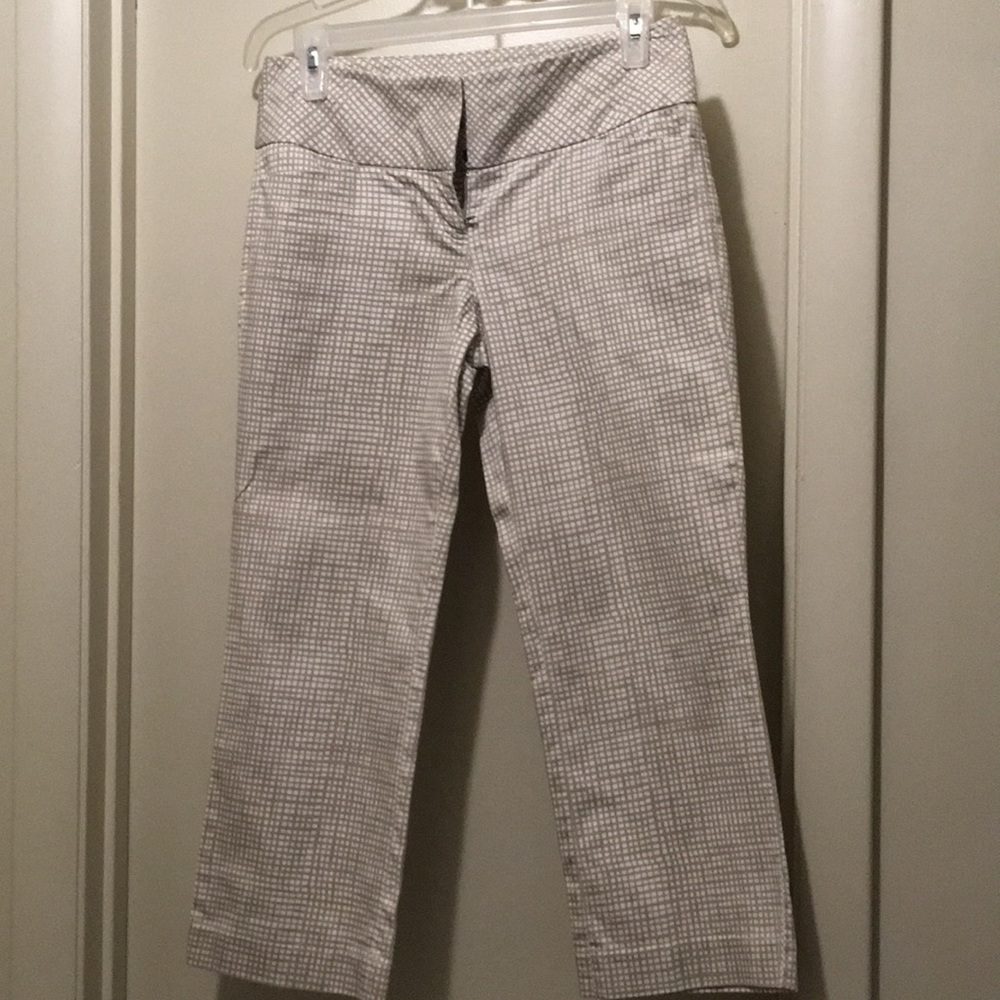 Express, Tan & White Capri-Length Dress Pants